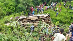 रोल्पामा बस दुर्घटना : चार जनाको मृत्यु,  १९ यात्रु घाइते